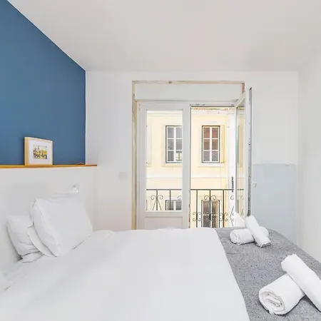 Luxury Smart Flat W/ River Views Apartment