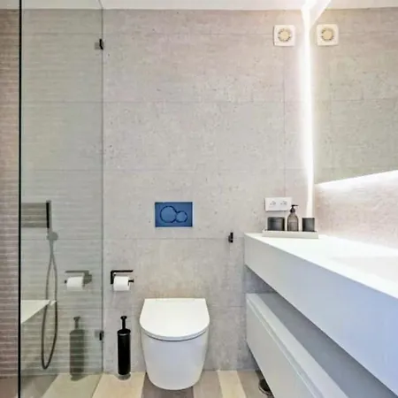 Luxury Smart Flat W/ River Views *