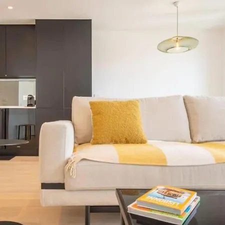 Luxury Smart Flat W/ River Views Apartment