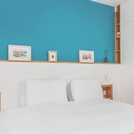 Luxury Smart Flat W/ River Views Apartment *