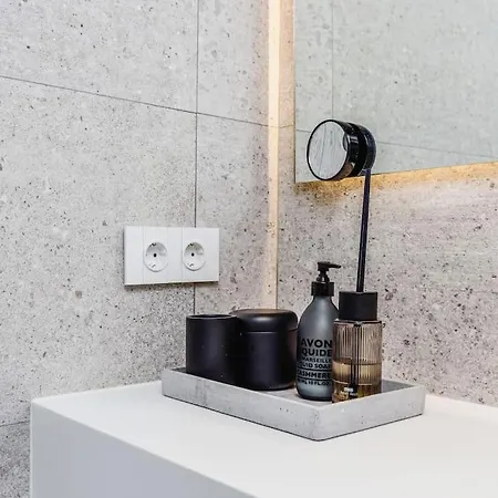 Smart Flat River Views & Ntflix By Homeful Homes Daire